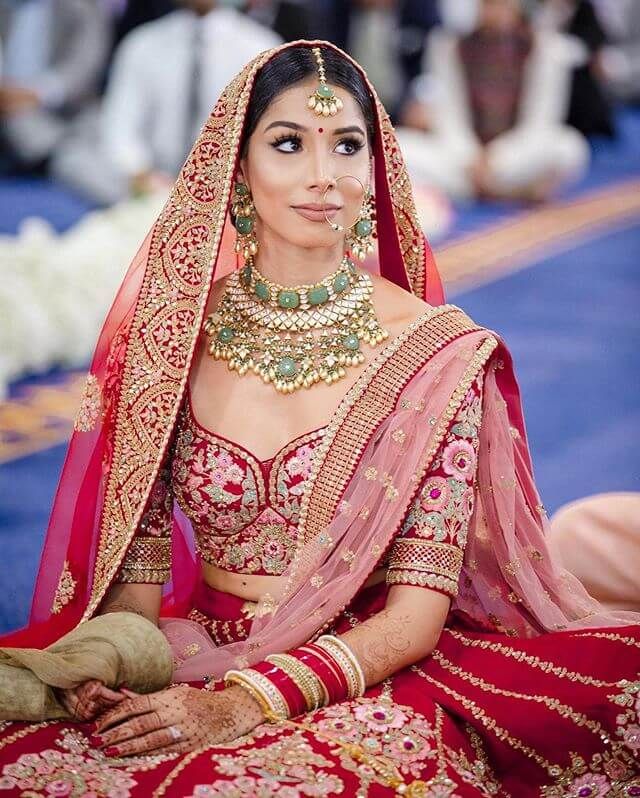 This Manish Malhotra Bride Wore A Baby Pink Crystal 'Lehenga' With Diamond  Jewellery On Her Wedding