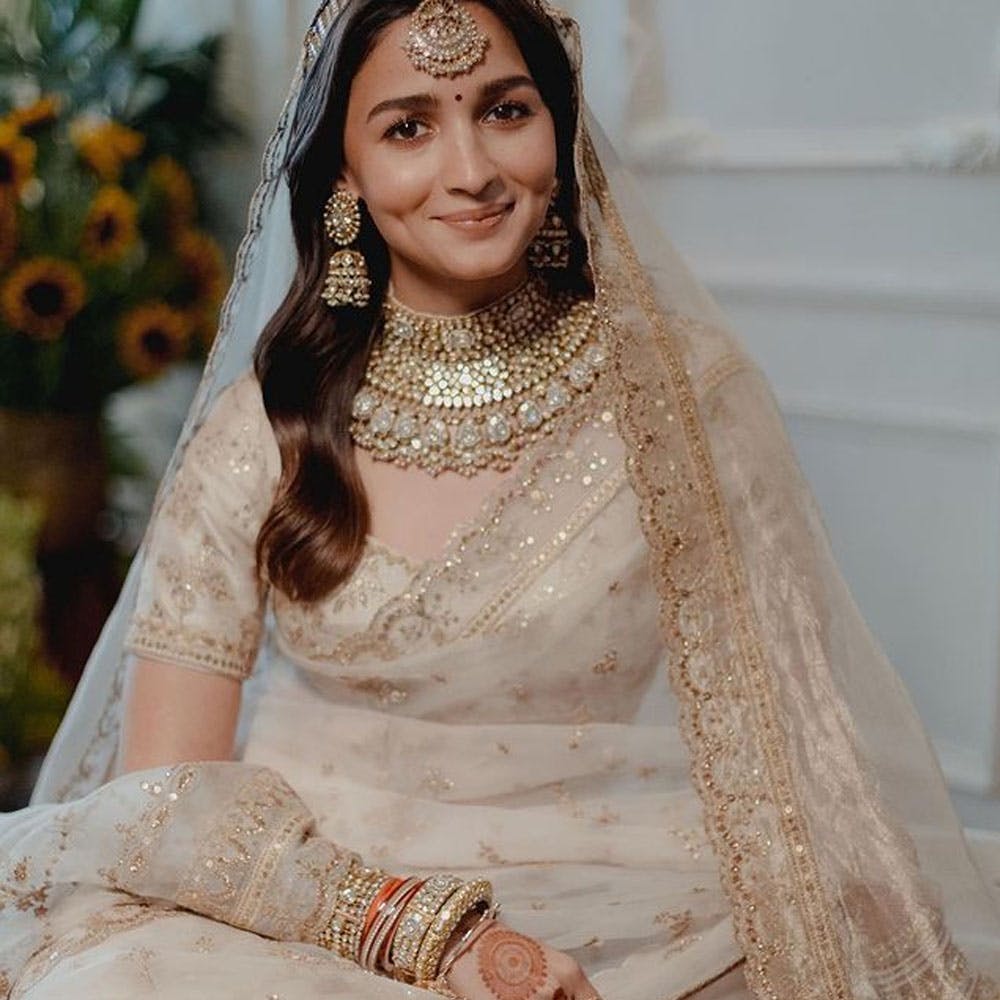 Anushka Sharma's wedding look inspires an Abu Dhabi bride for her wedding  lehenga!